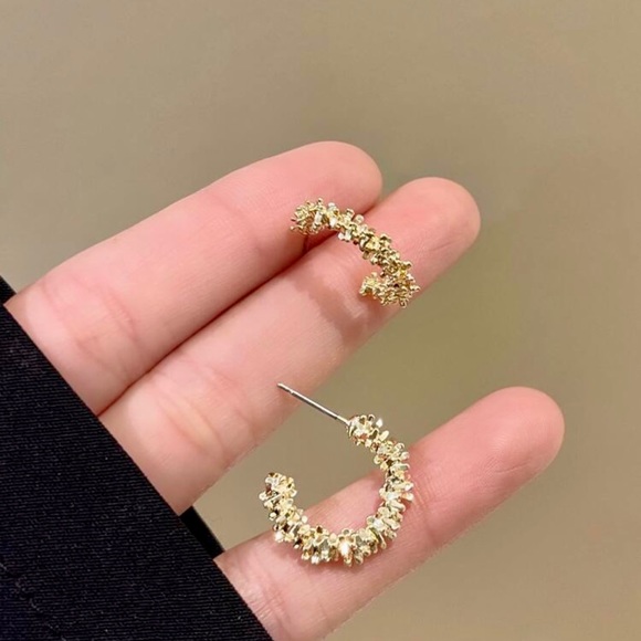 DAZY Textured Metal Cuff Hoop Earrings - Picture 2 of 9